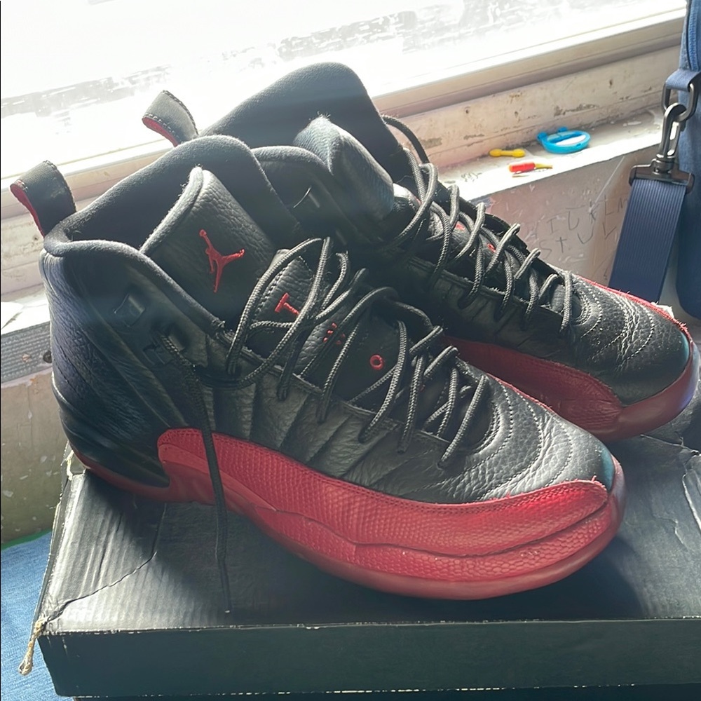 Jordan Men's Black and Red Sneakers